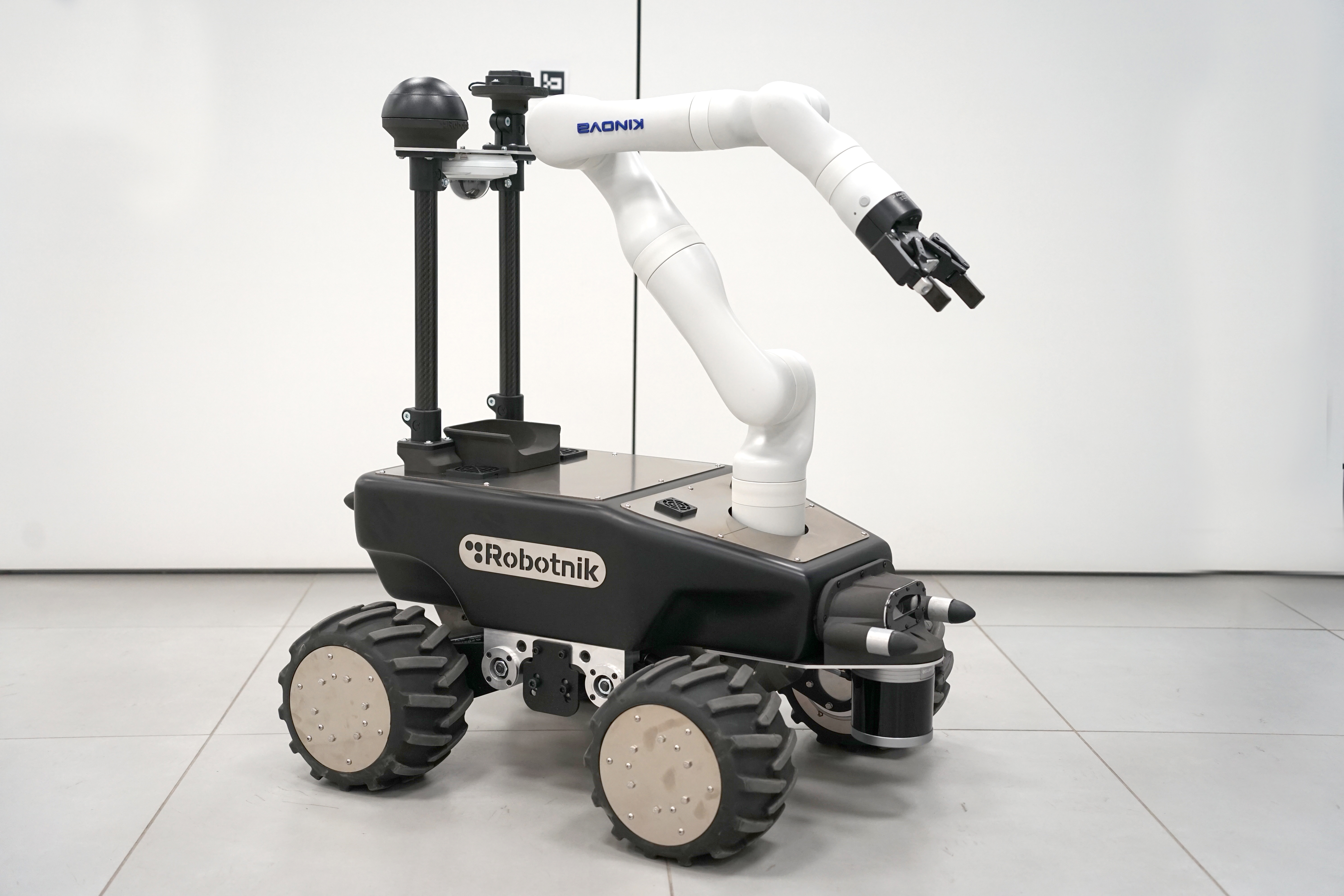 Advanced Mobile Robot with Integrated Precision Arm